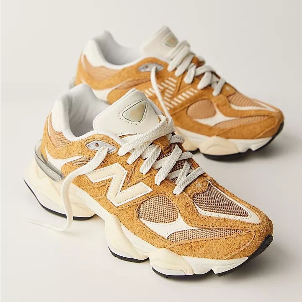 New Balance Tan Suede and White Women's Sneakers 9060